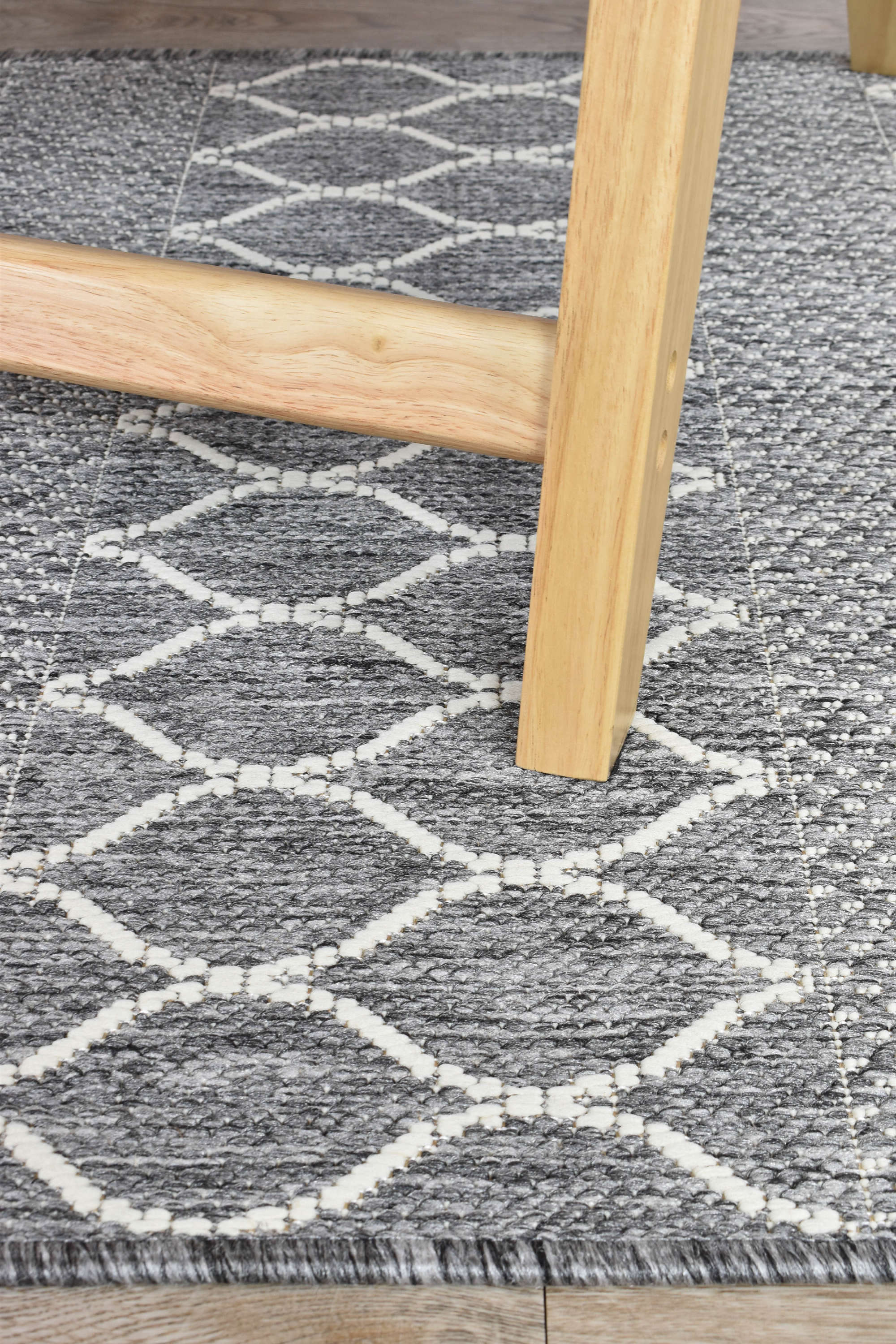 Affordable Grey Alaska Runner Rug 6826-gu6e for Indoor & Outdoor Use