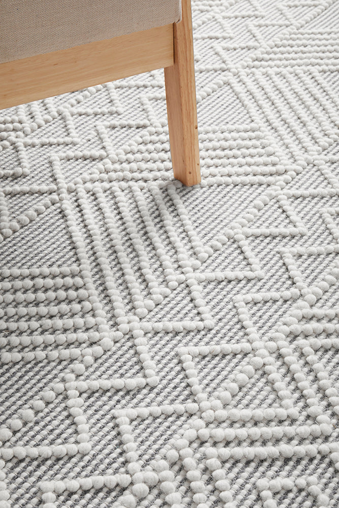 Exclusive Maison Kate Flatweave Wool Rug with Tribal Pattern - Ideal for Contemporary Interiors