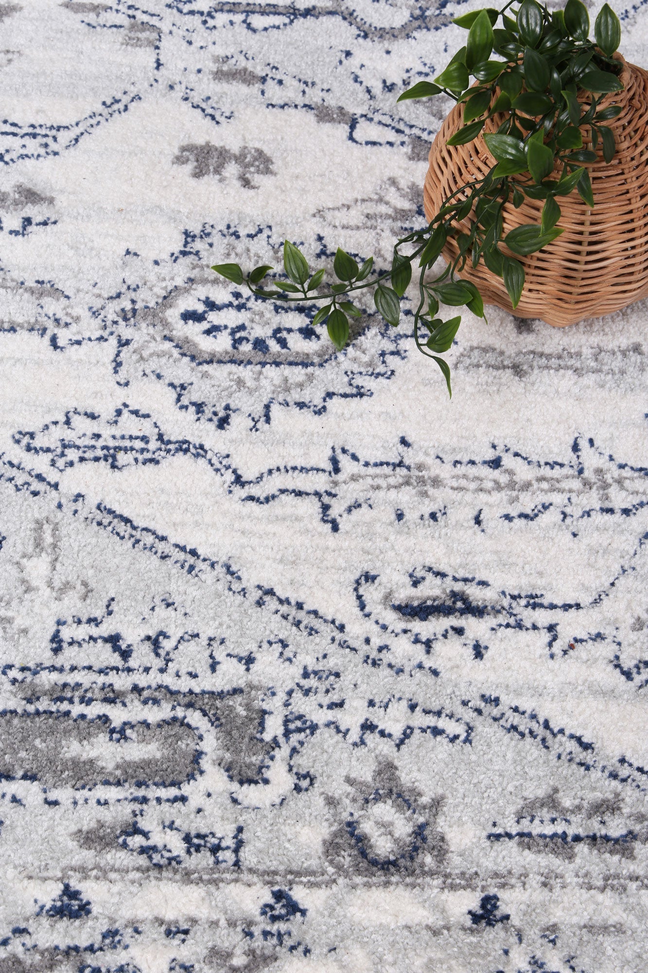 Stylish Grey and White Polypropylene Area Rug from Ligures Collection - Perfect for Any Room