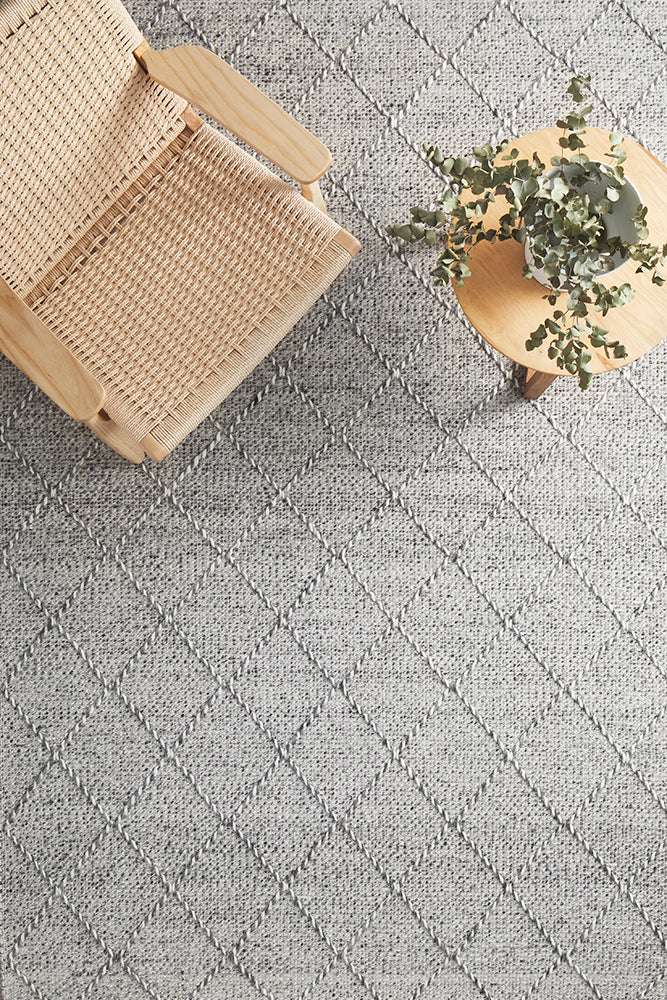 Exclusive Maison Noah Wool Rug: Timeless Geometric Design for Multiple Styles