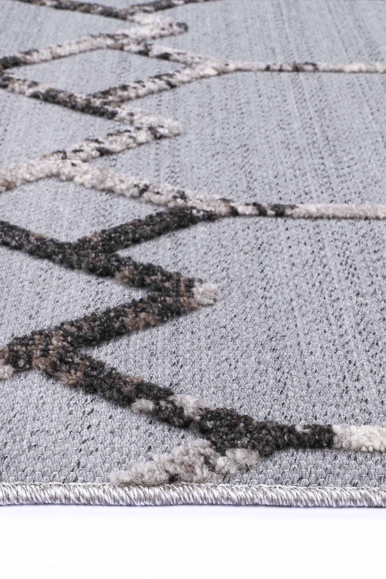 Nefeli Anthracite Diamond Polypropylene Rug for High - Traffic Areas