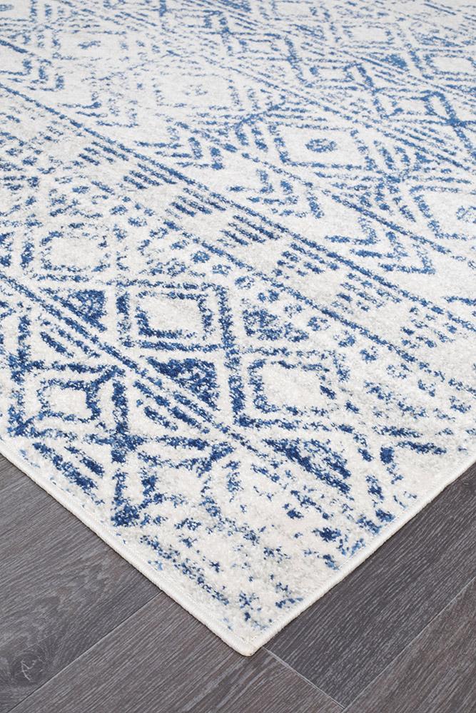Oasis Ismail Rustic White and Blue Runner Rug for Timeless Decor