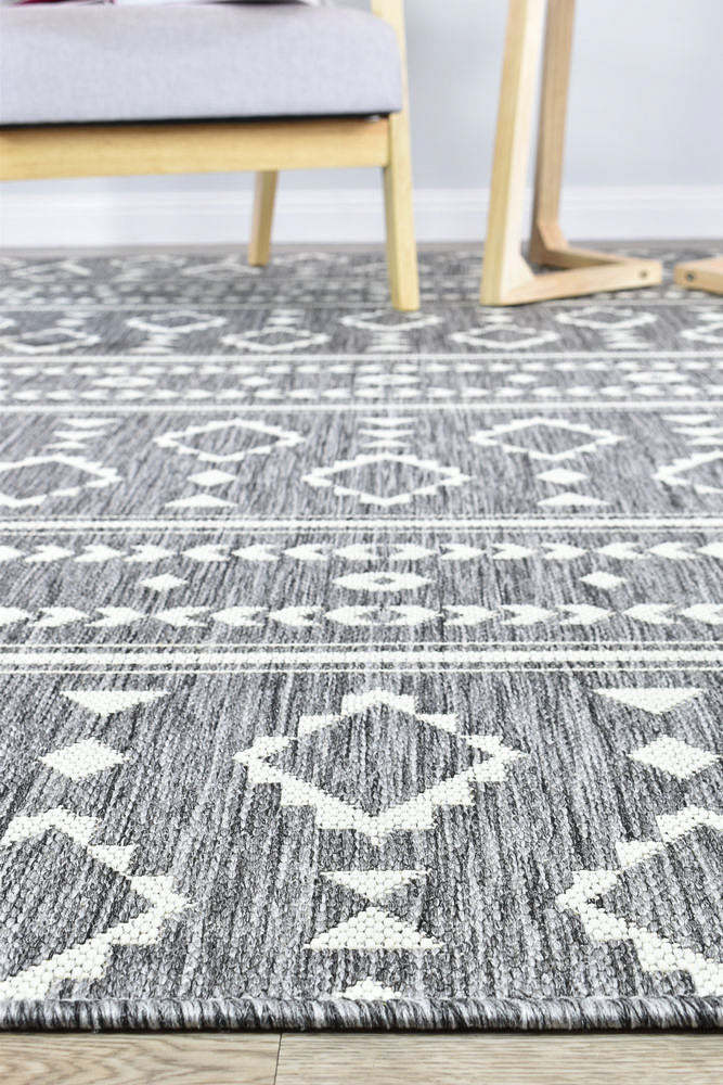 Hot Deal: Alaska Grey Cream Washable Rug