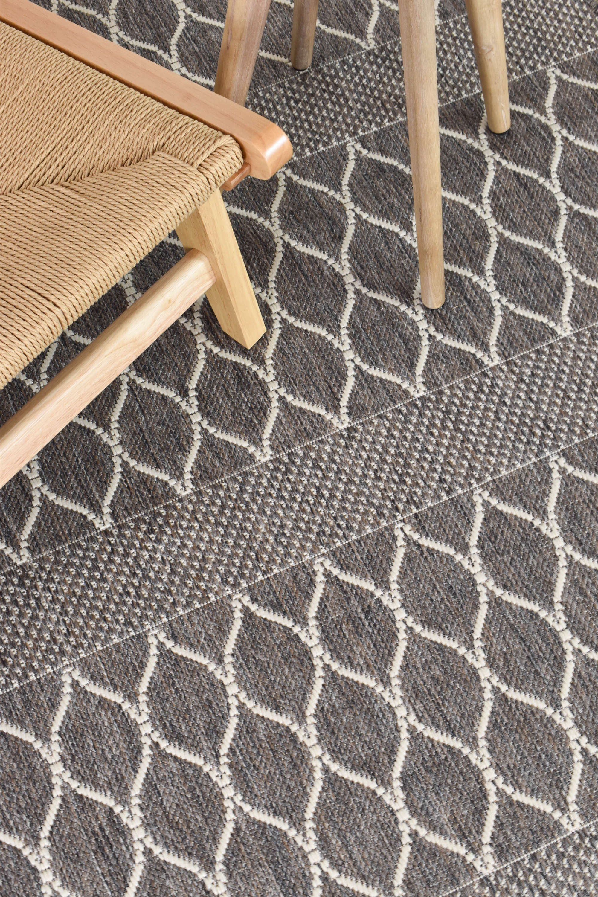 Durable Washable Alaska Grey Rug in Various Sizes - 6826-W71E