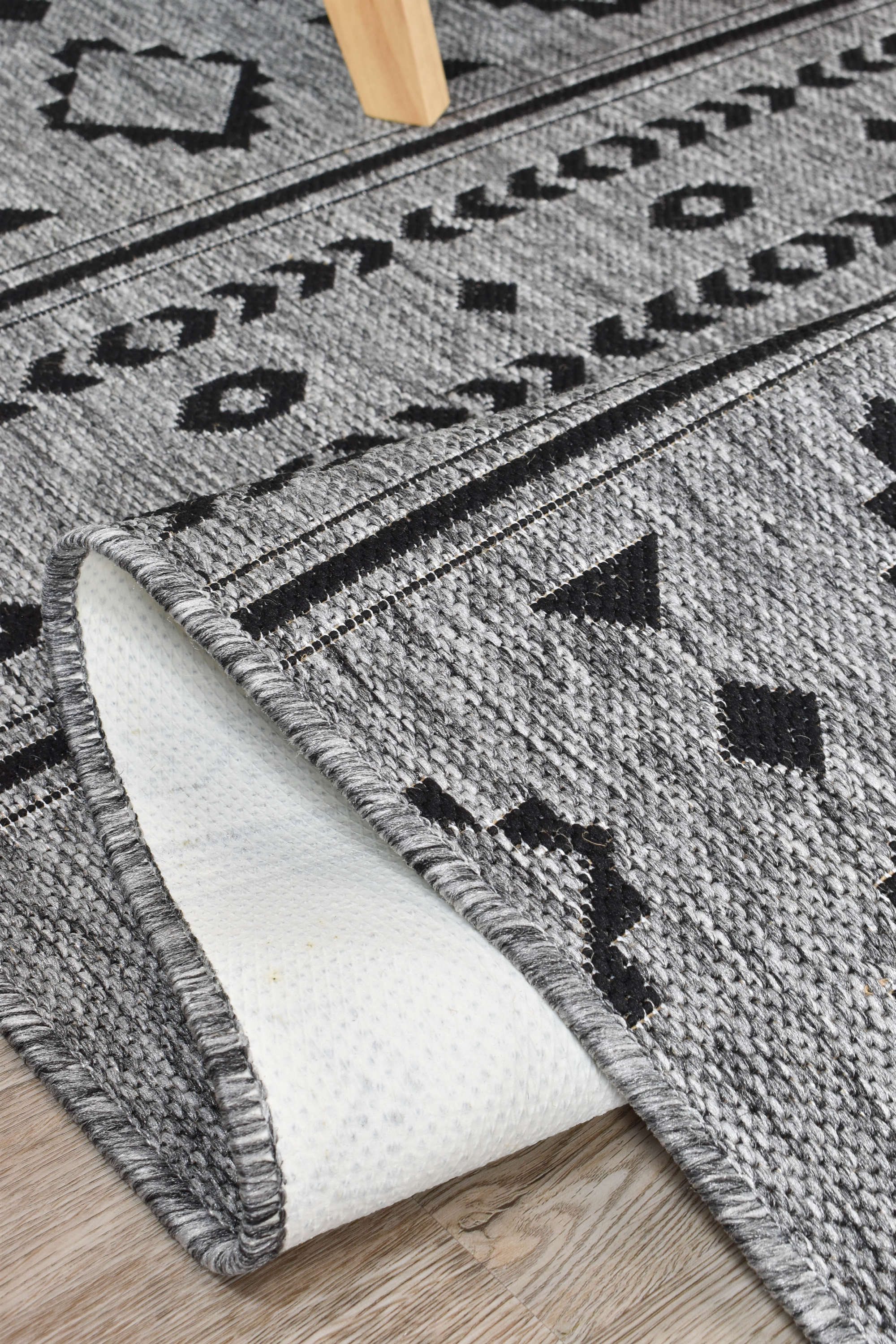 Alaska Durable Dark Grey Washable Rug in Various Sizes 3333 - DM9E