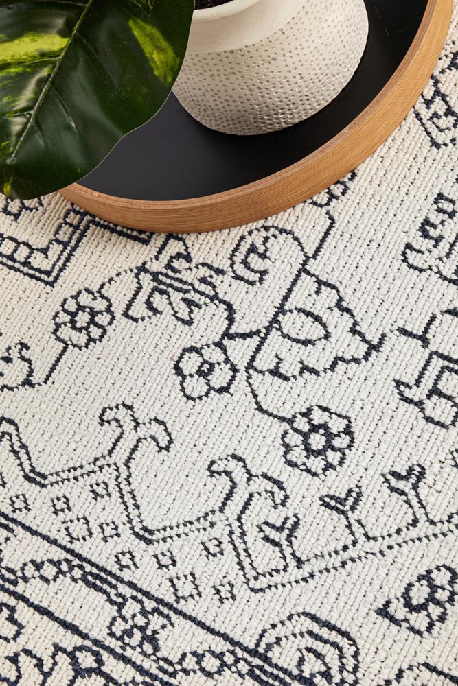 Durable Ocean White Polypropylene Outdoor and Indoor Rug