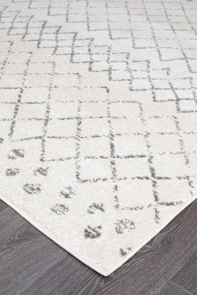Oasis Selma Tribal Runner Rug in White and Grey Shades
