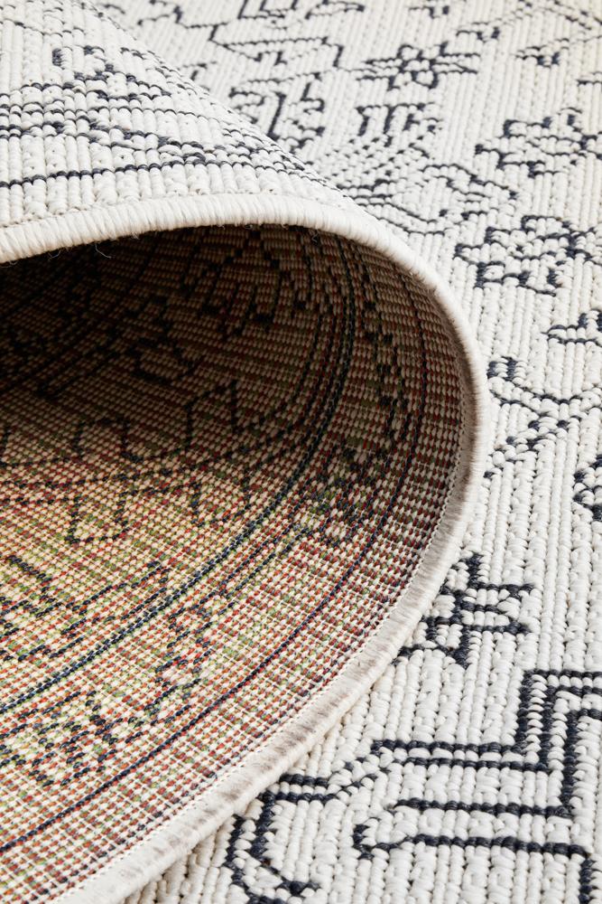 Durable Ocean White Polypropylene Outdoor and Indoor Rug