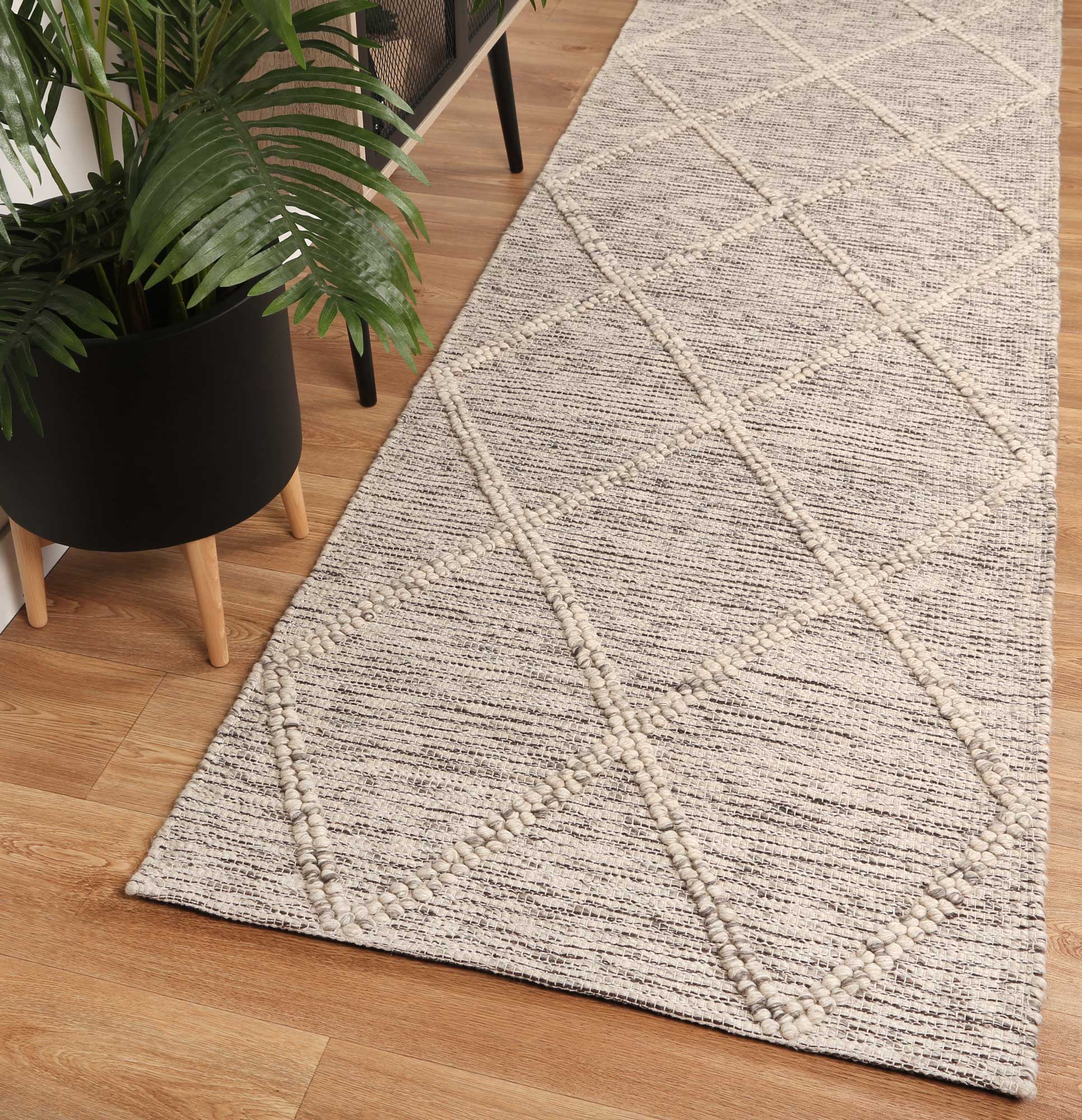 Ash-colored Anjuna Wool Blend Lattice Rug without Tassels