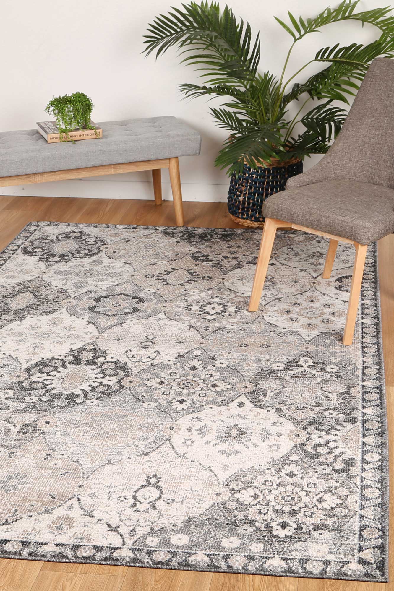 Exclusive Ezra Grey Lantern Polyester Rug with Oriental Patterns - Great Choice for Your Living Space