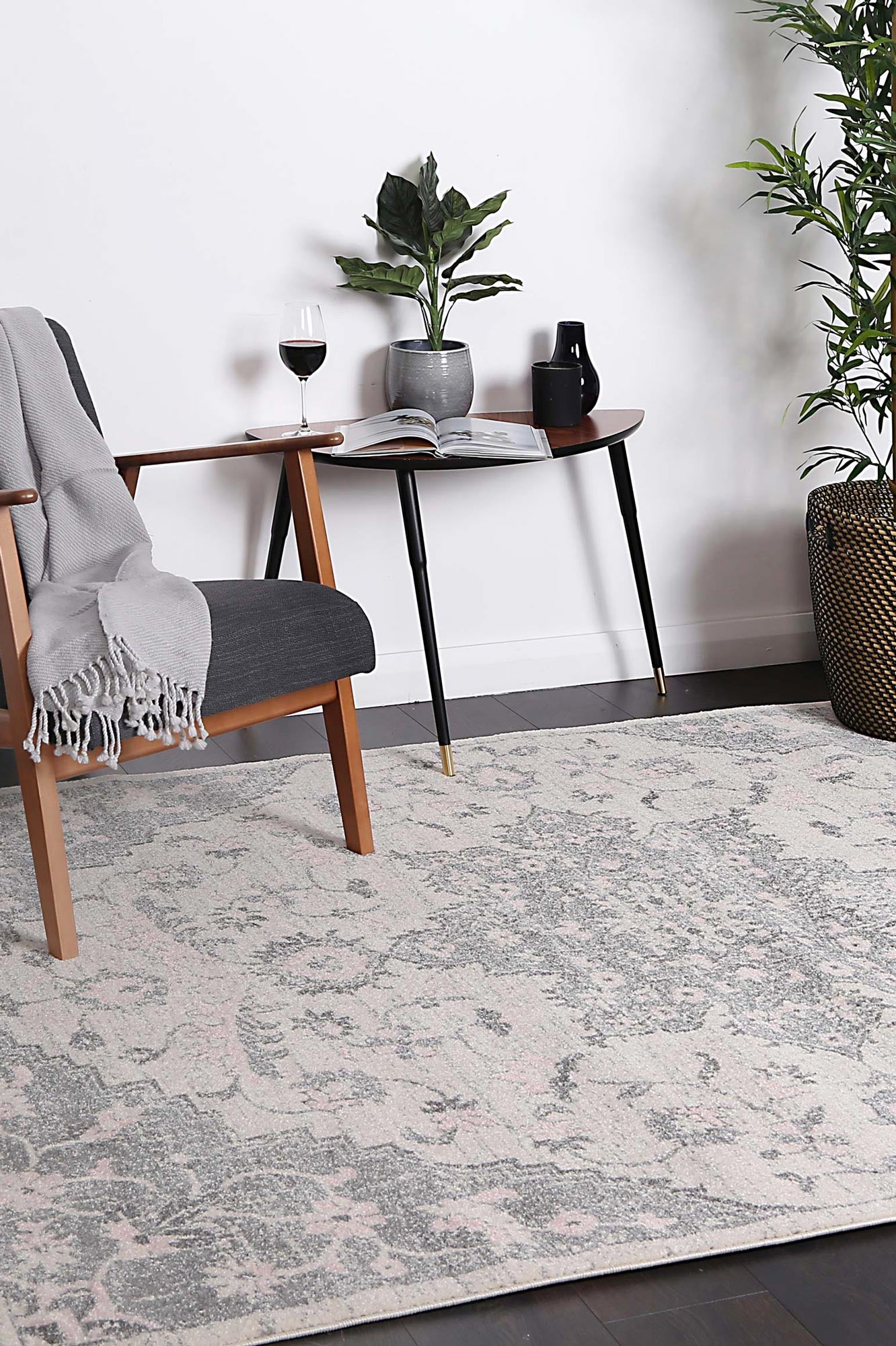 Exclusive Offer! Stunning Grey & Ivory Exquisite Madeleine Rug for Your Home