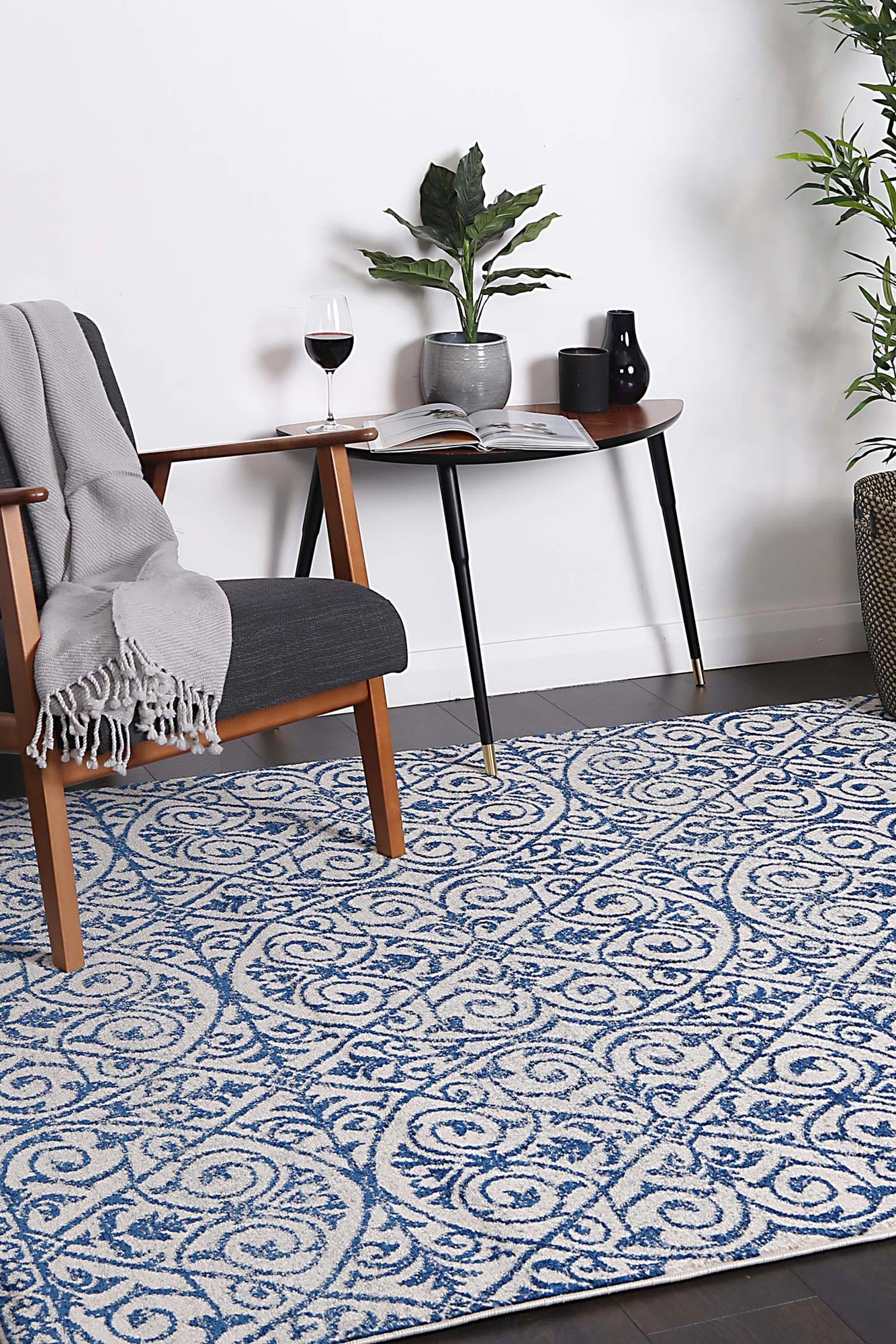 Hot! Exquisite Blue & Ivory Katherine Rug
