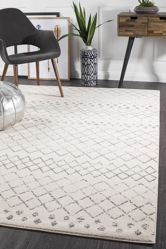 Hot Deal! Oasis Selma Tribal Rug in White & Grey