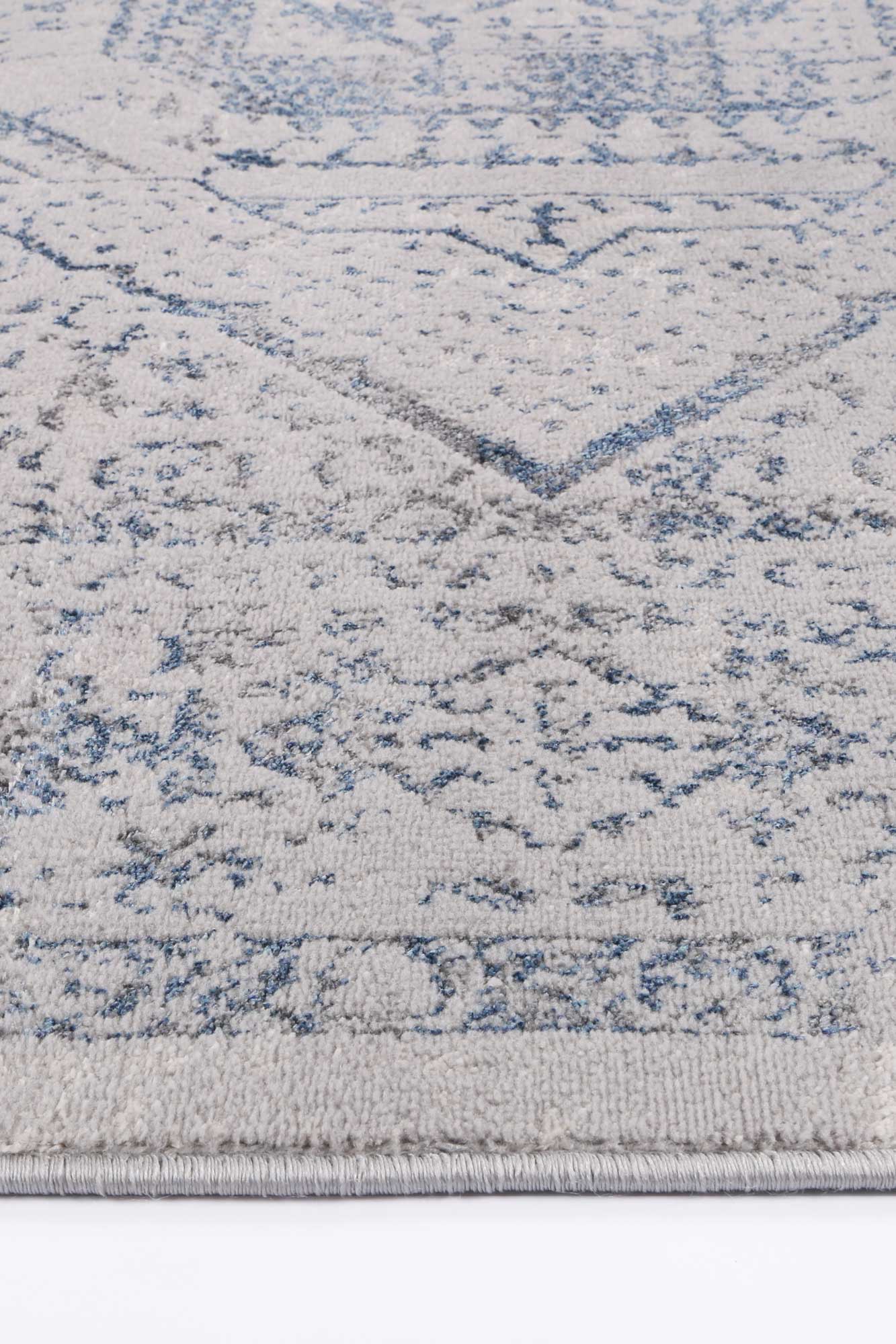 Malo Luna Traditional Blue Cream Rug - A Durable and Stylish Choice
