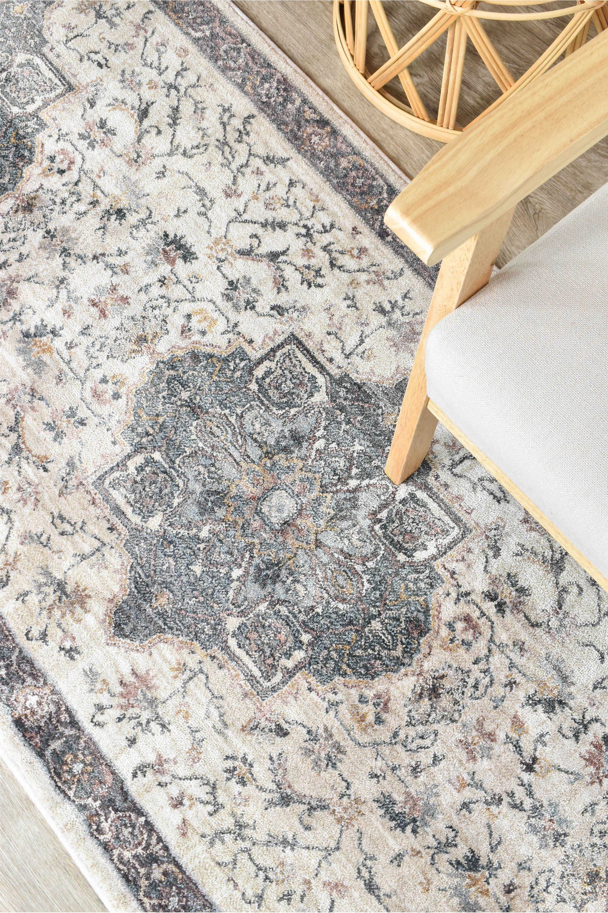 Luxurious Turkish Novara 0D412A Aurelia Rug in Soft Pink