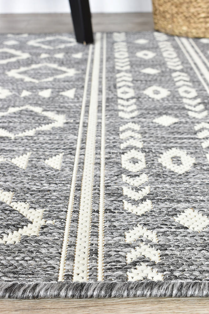 Hot Deal: Alaska Grey Cream Washable Rug
