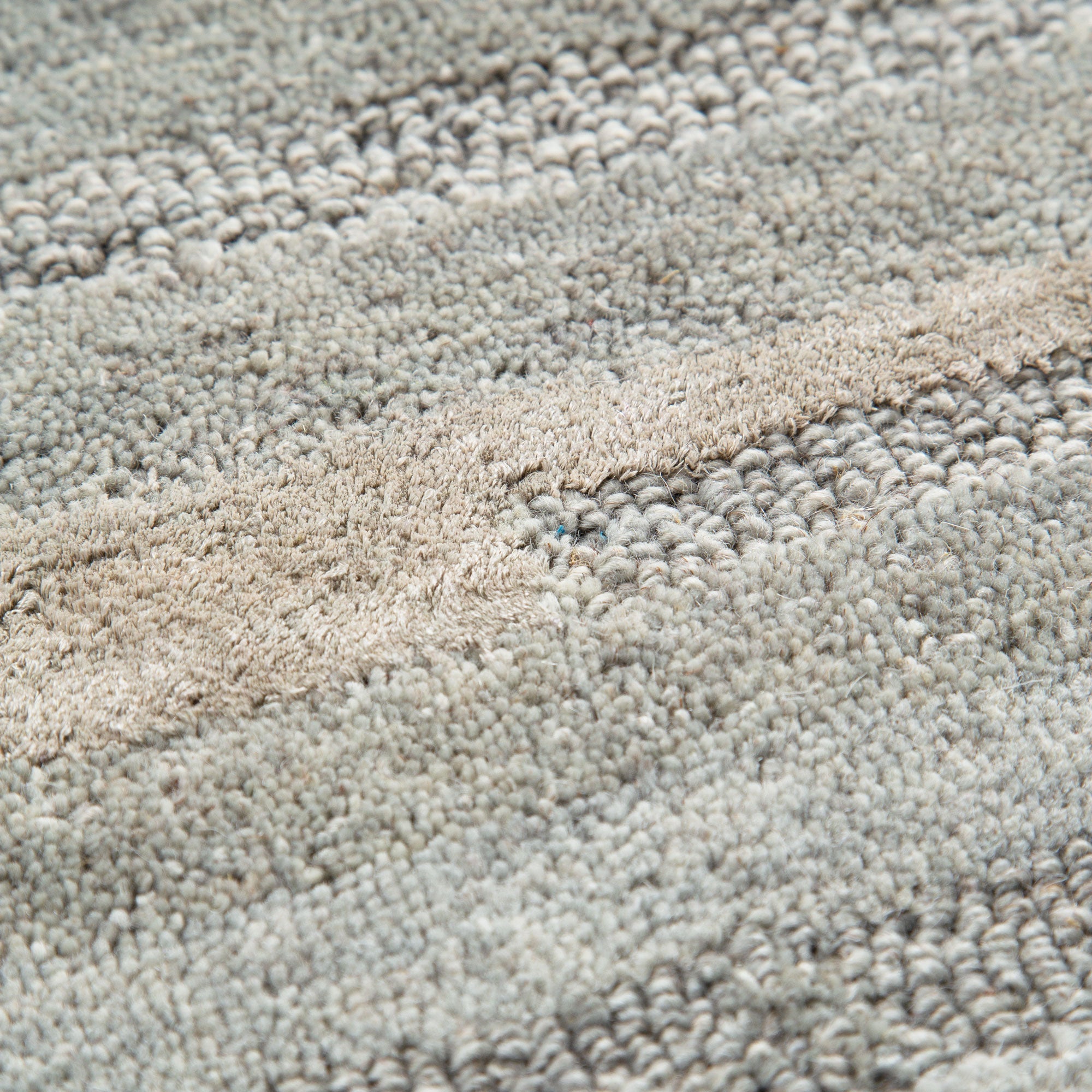 Les Nomades Hand - Tufted Linear Light Ash 100% Wool Rug for Modern Spaces