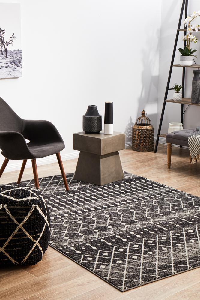 Stylish Black Transitional Evoke Simplicity Rug with Persian Motif