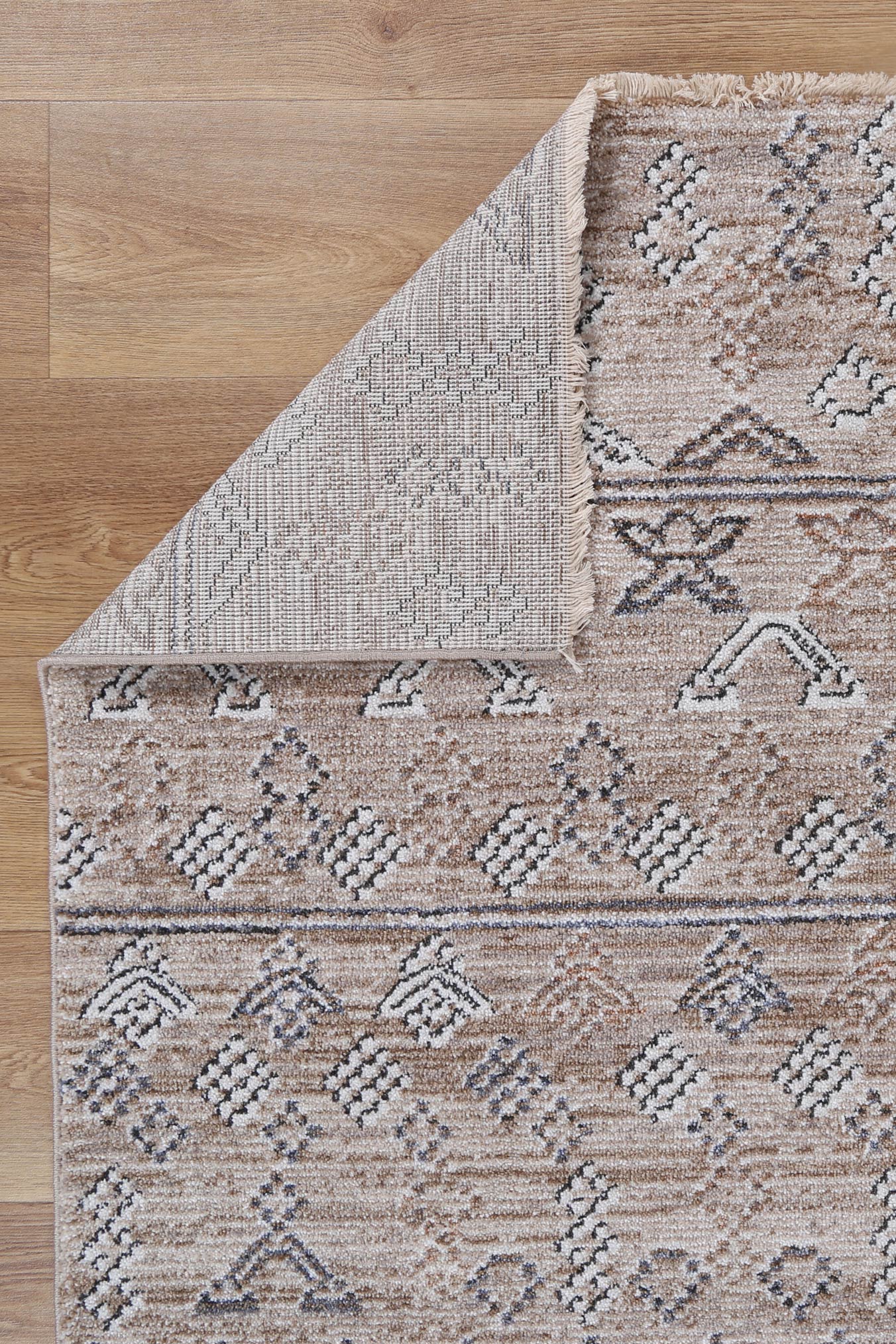 Amazing Annapolis Sivas Ash Tribal-Style Soft Floor Rug for Any Room