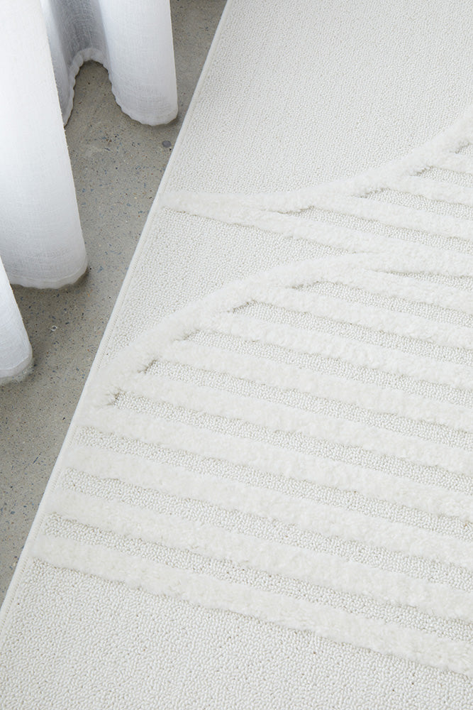 Exquisite White Lotus Leo Polypropylene Rug for Modern Spaces