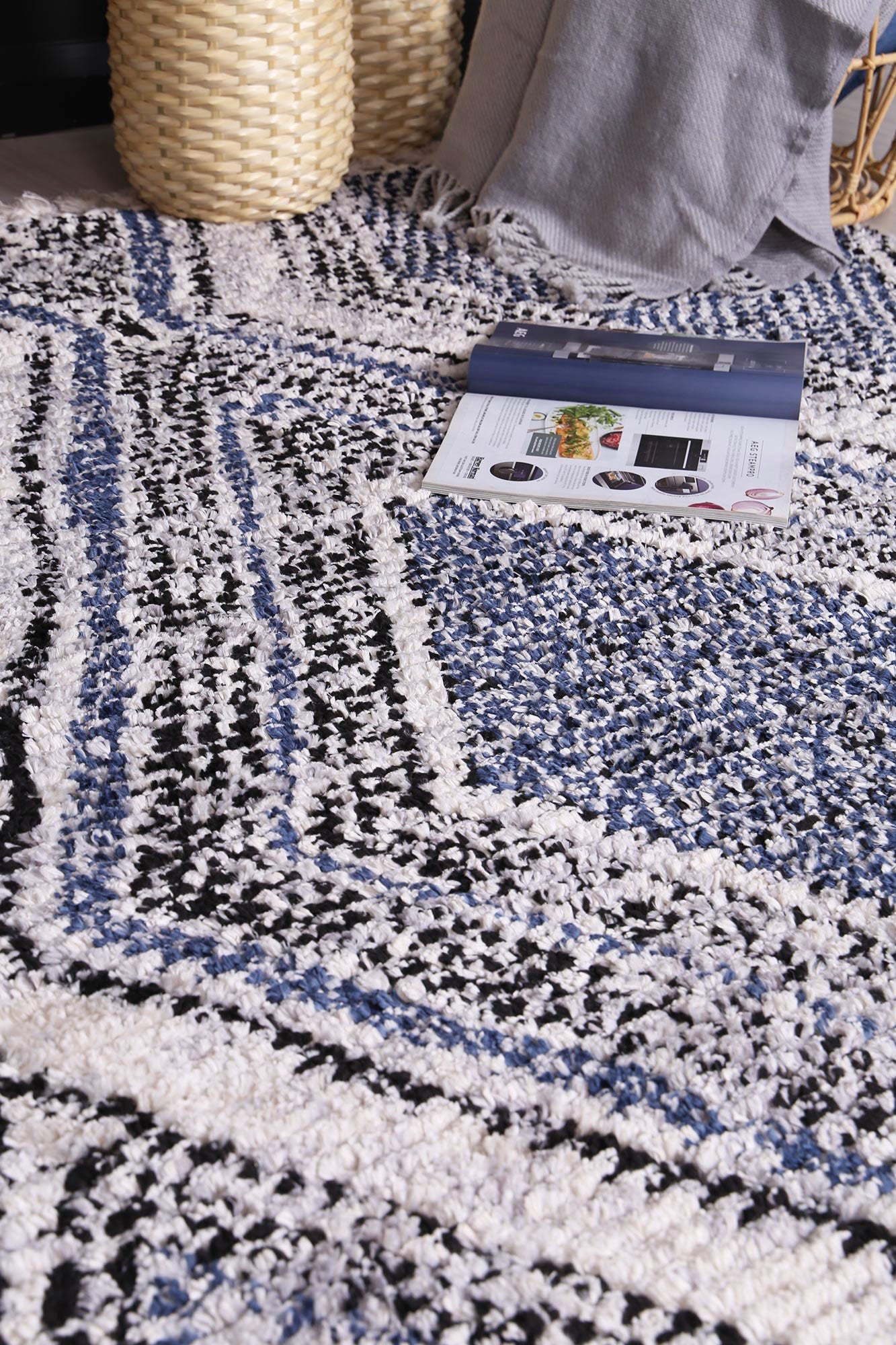 Stylish Myk Navy Blue Geometric Indoor Rug - Ideal for Bohemian Decor