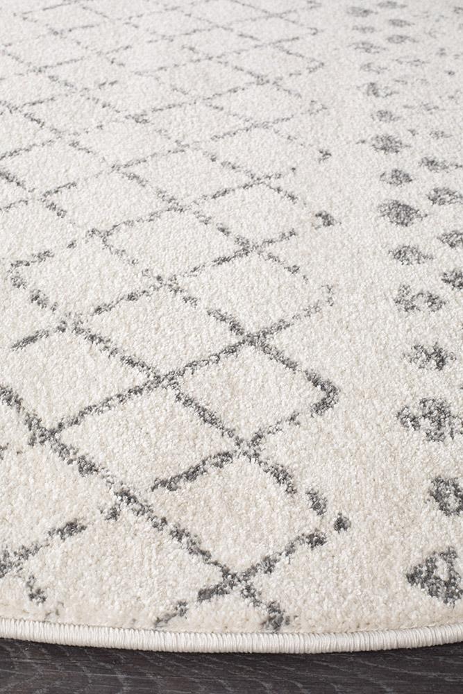 Hot Deal! Oasis Selma Tribal Round Rug in White & Grey