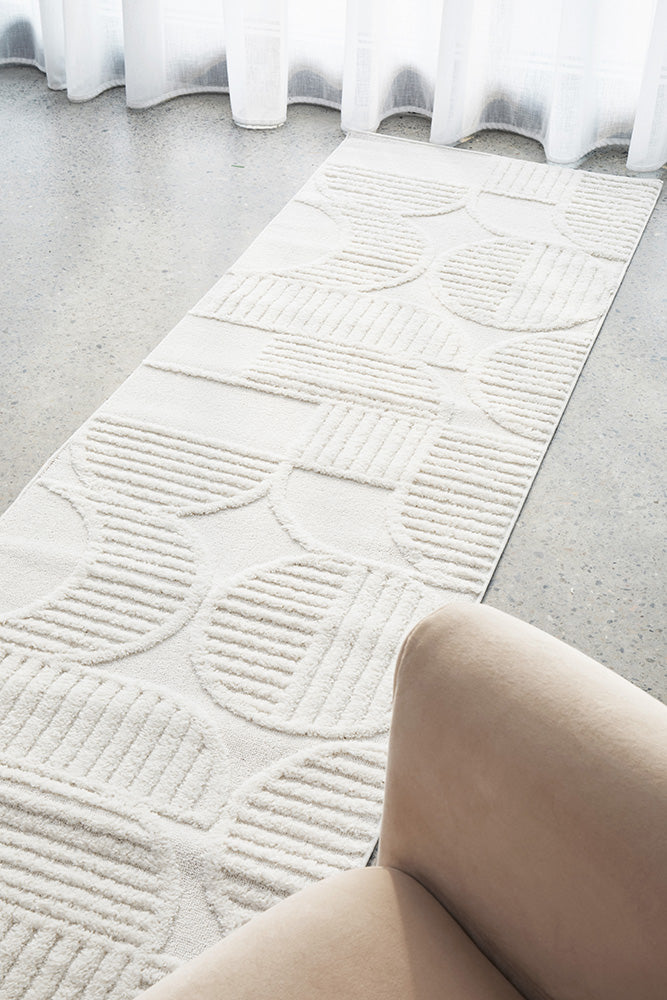 Stunning White Lotus Leo Runner Rug with Modern Geometric Design