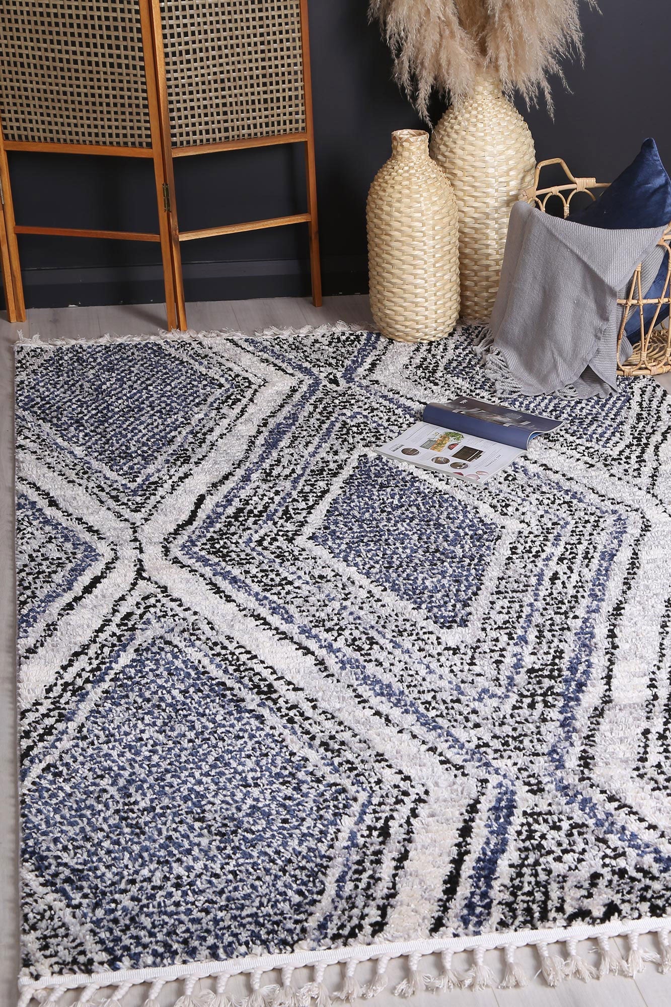 Stylish Myk Navy Blue Geometric Indoor Rug - Ideal for Bohemian Decor