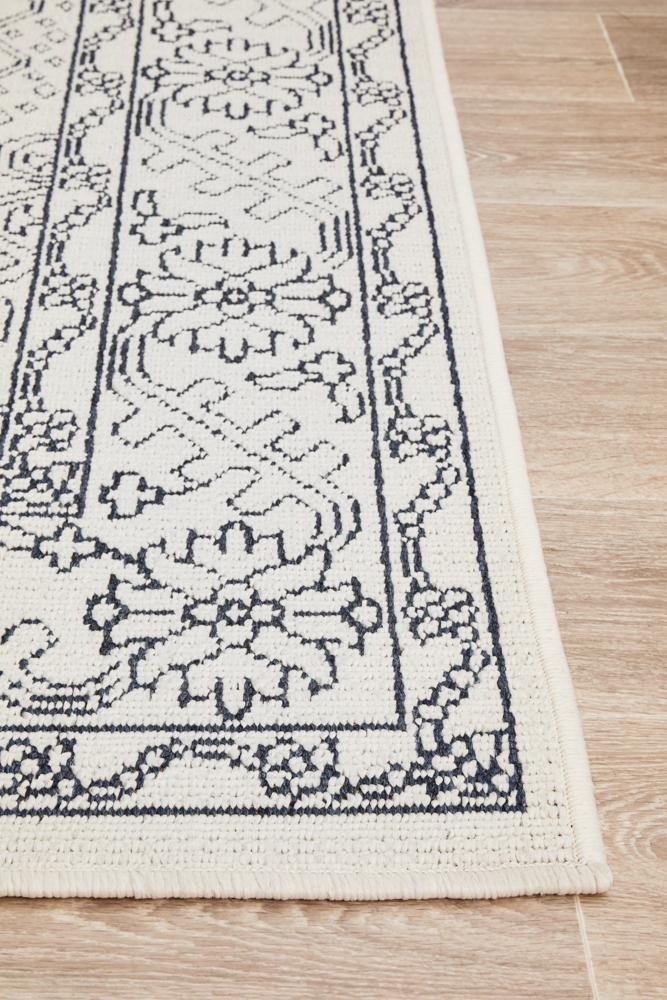 Durable Ocean White Polypropylene Outdoor and Indoor Rug
