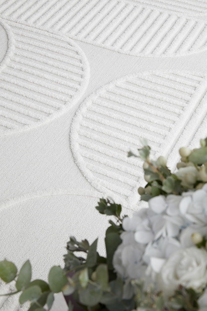 Exquisite White Lotus Leo Polypropylene Rug for Modern Spaces