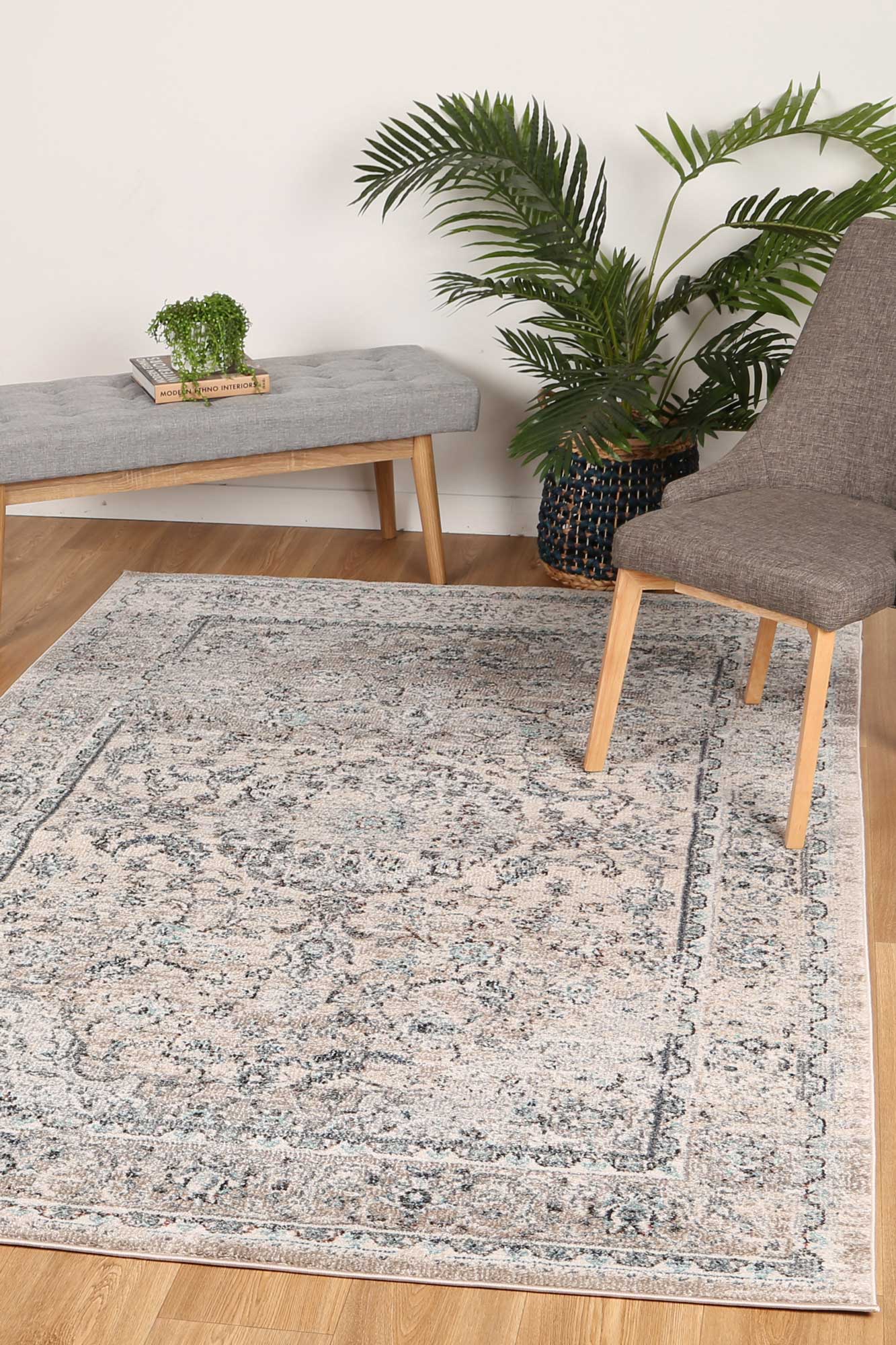 Ezra Grey Durable Traditional Rug with Intricate Oriental Patterns