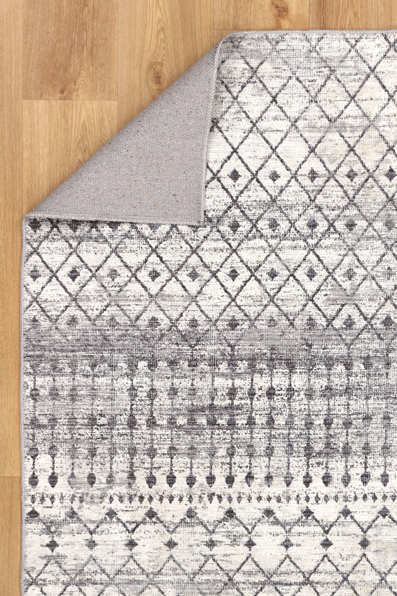 Machine Washable Heritage Andre Rug for Busy Families