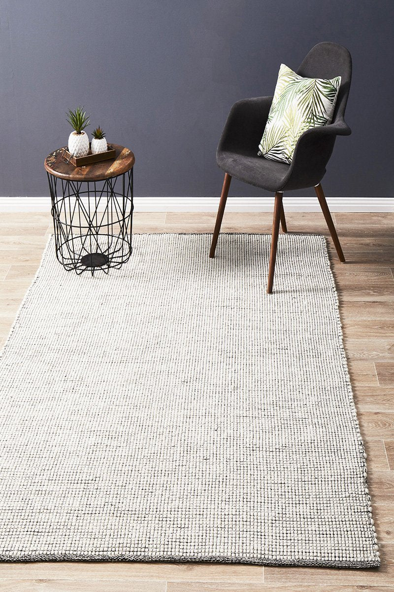 Stunning Black Loft Wool Rug - Limited Time Offer