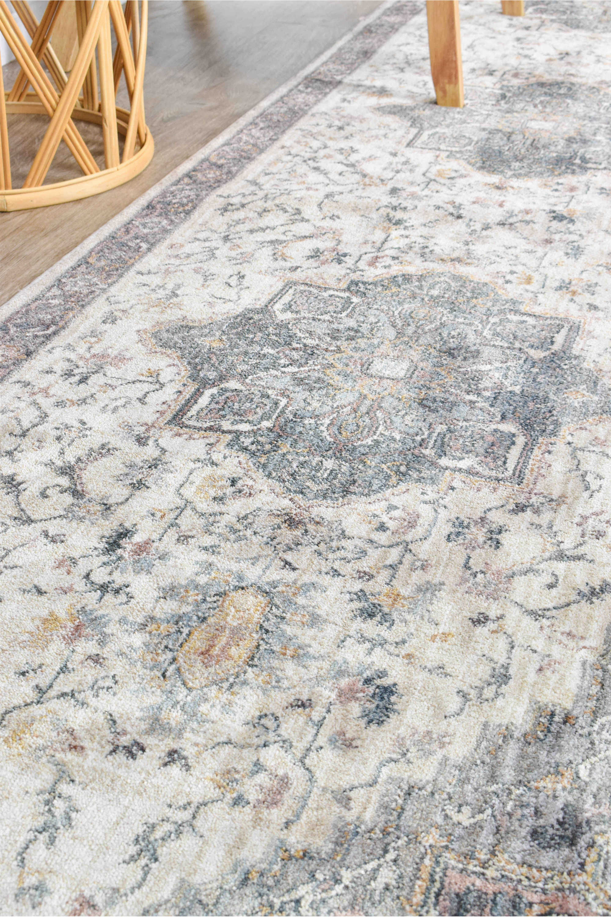 Luxurious Turkish Novara 0D412A Aurelia Rug in Soft Pink