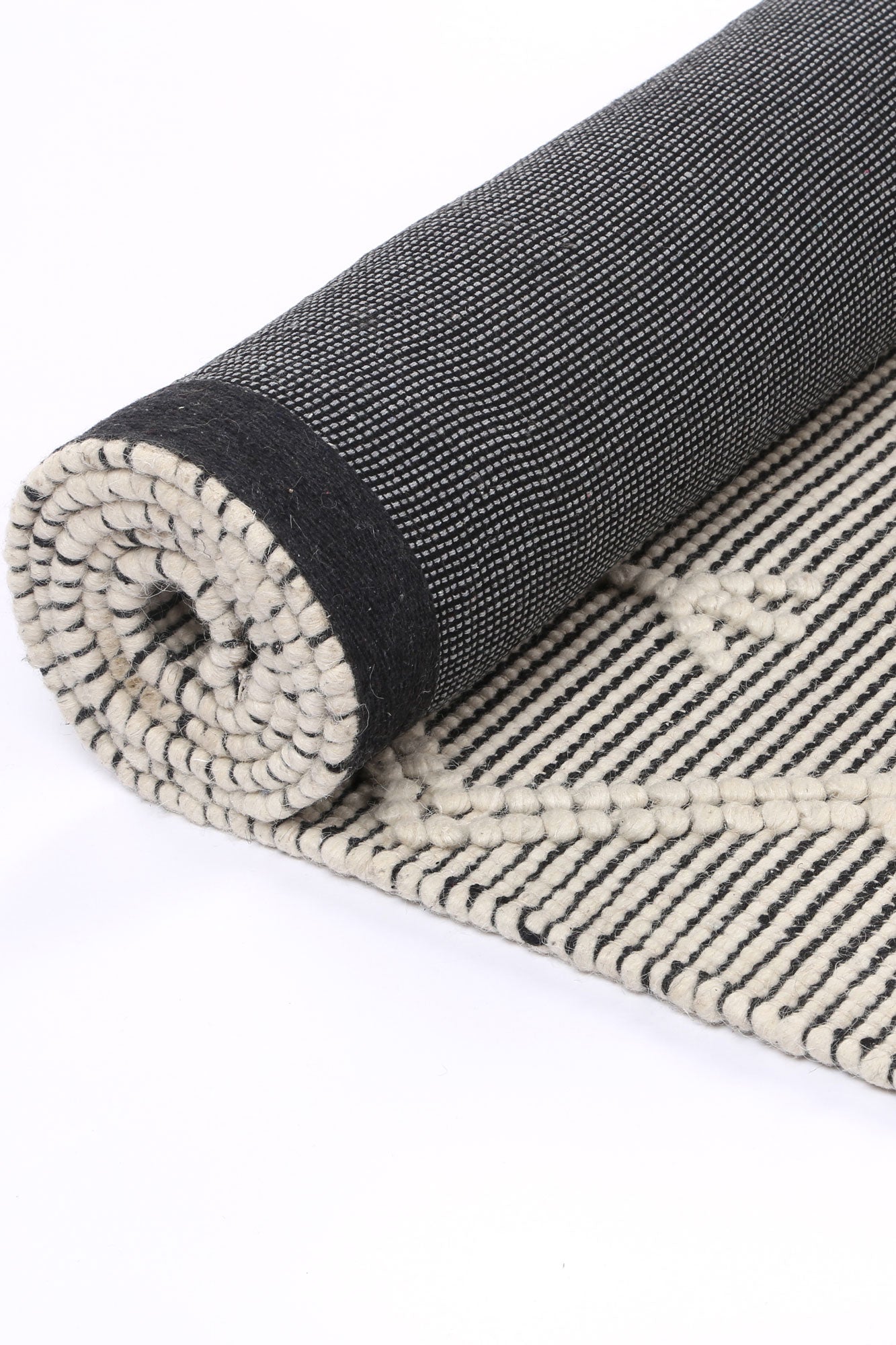 Cream-colored Anjuna Aztec-style Wool Blend Rug without Tassels
