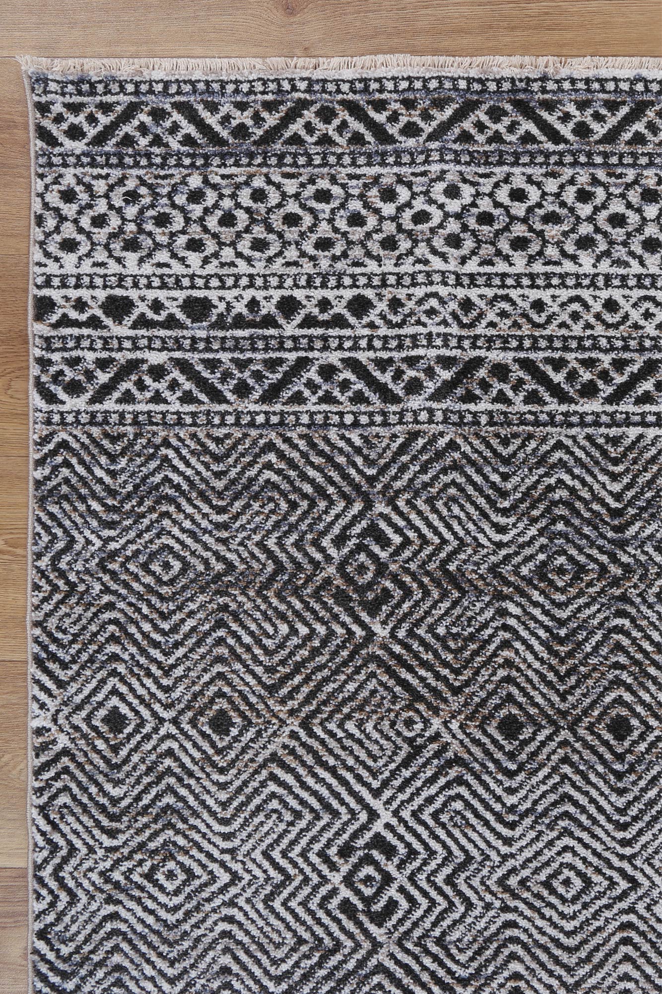 Hot Sale! Annapolis Soft Tribal Rug in Zaranj Charcoal Color for Any Room