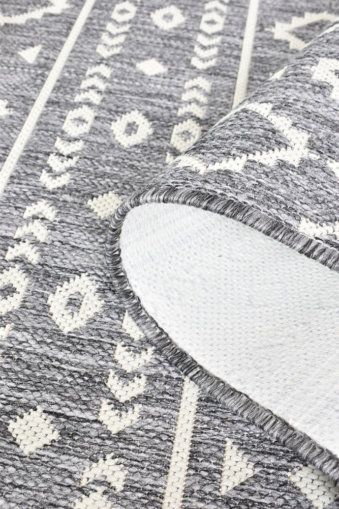 Hot Deal: Alaska Grey Cream Washable Rug