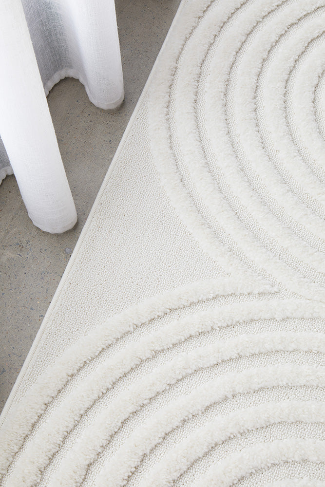 Get This Stylish Mid - Century Inspired Polypropylene Power Loomed Lotus Carl White Rug Now