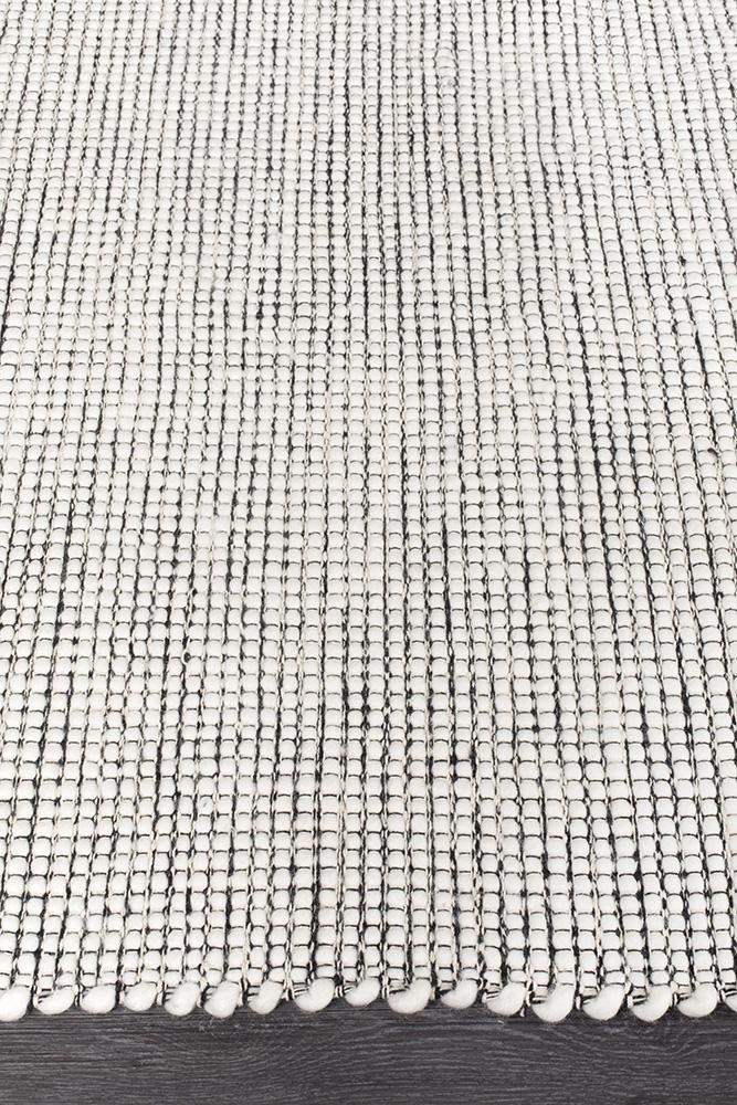 Stunning Black Loft Wool Rug - Limited Time Offer