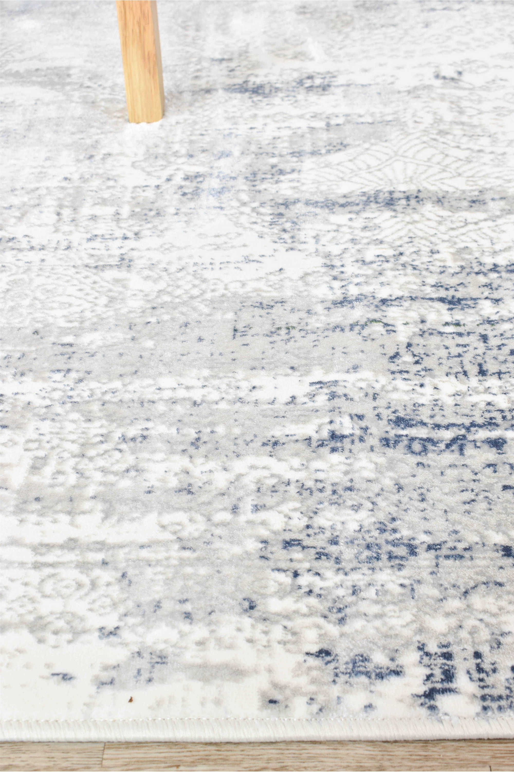 Harmonia 27084A Soft White Belle Rug with Silky Sheen