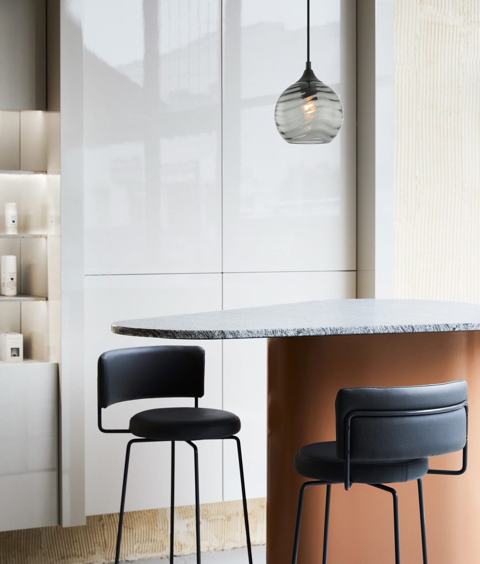 Modern Retro MARBRE: Wavy Wine Glass-Shaped Interior Single Pendant Lights