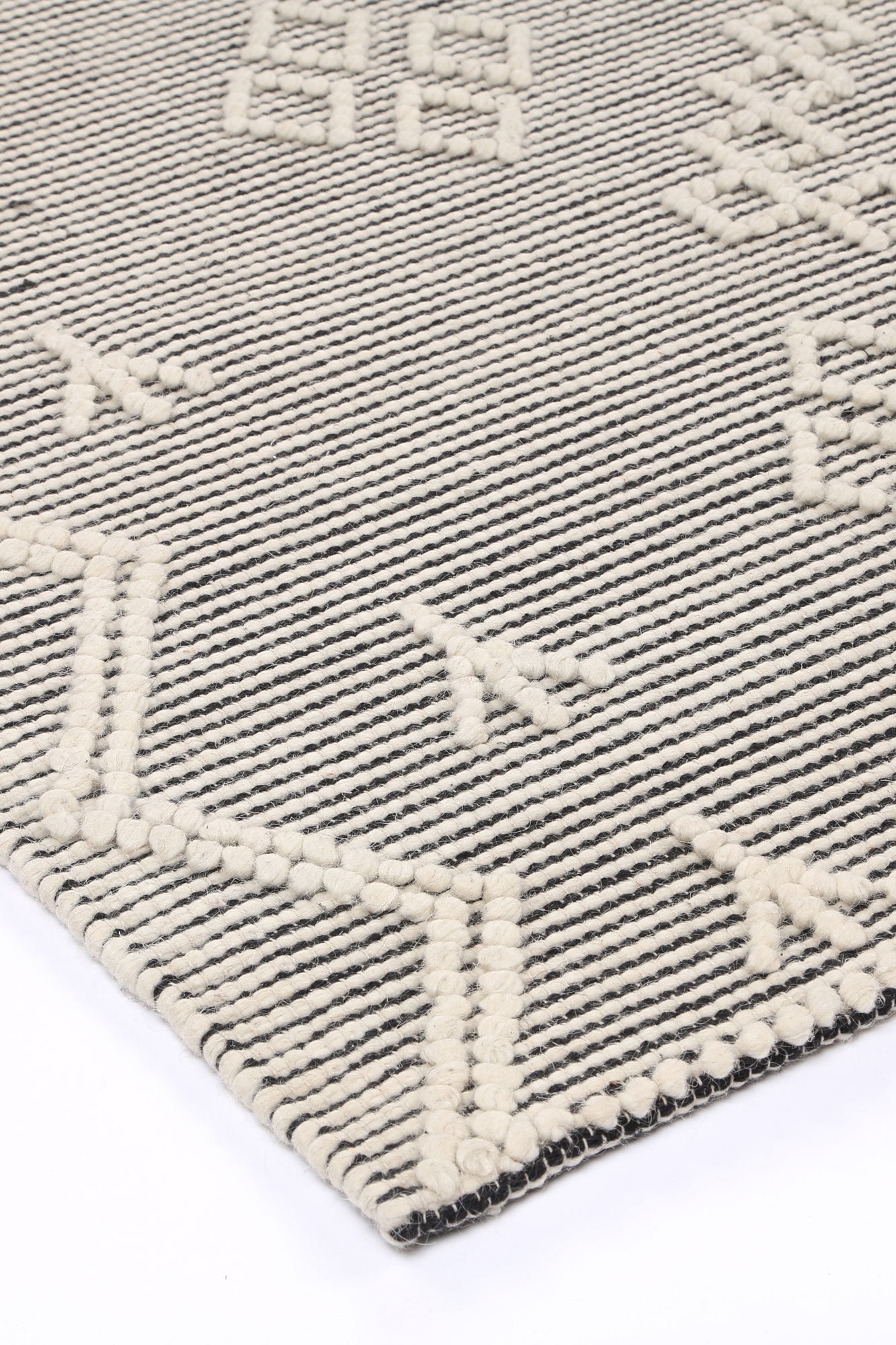 Cream-colored Anjuna Aztec-style Wool Blend Rug without Tassels