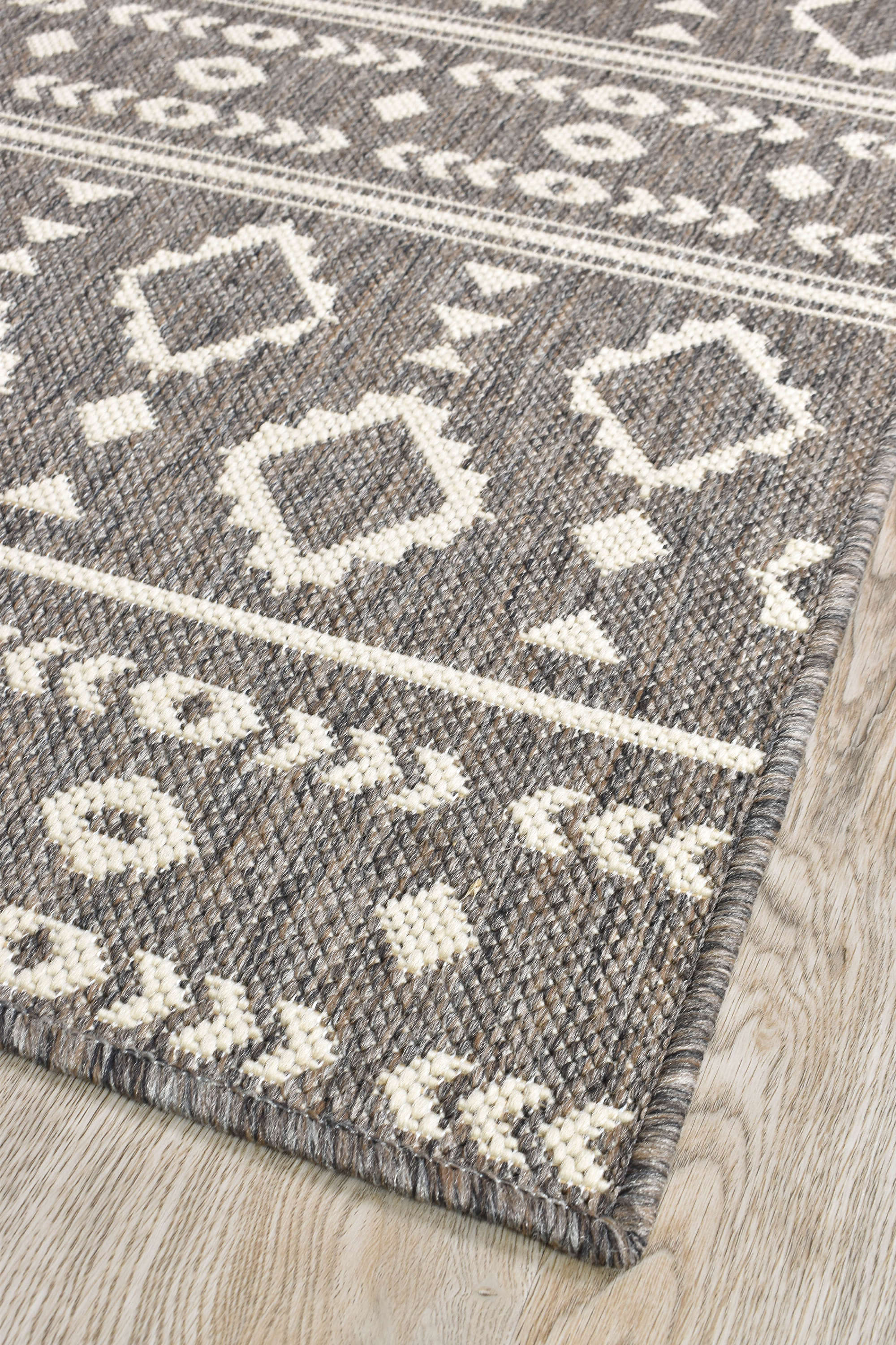 Affordable Alaska Brown Washable Rug - Ideal for Indoors & Outdoors