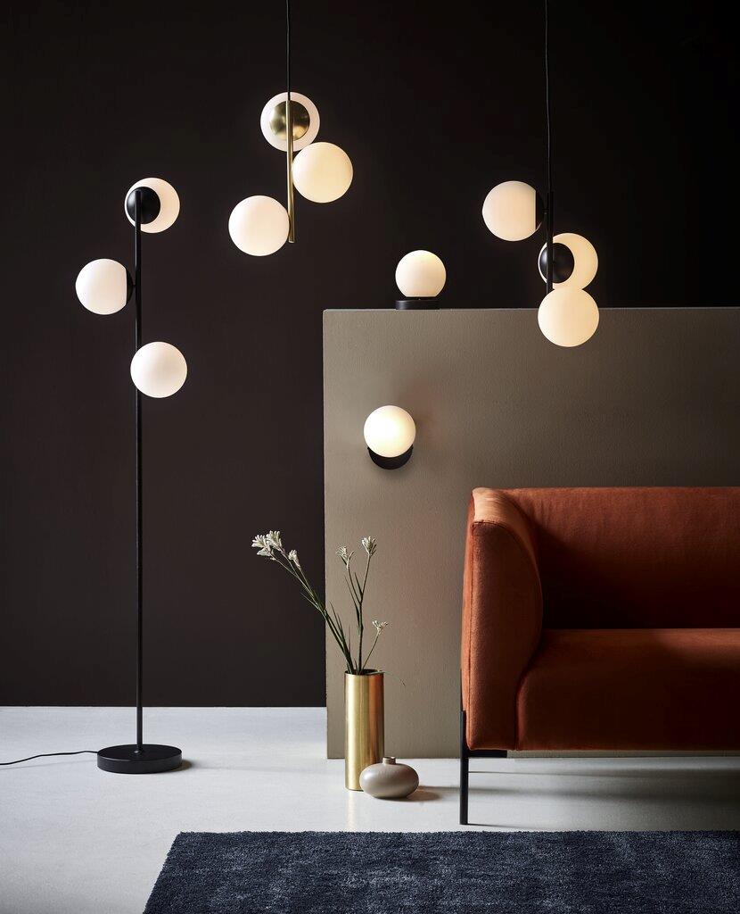 Stylish Black Lilly Floor Lamp - A Perfect Blend of Simplicity and Elegance for Your Home