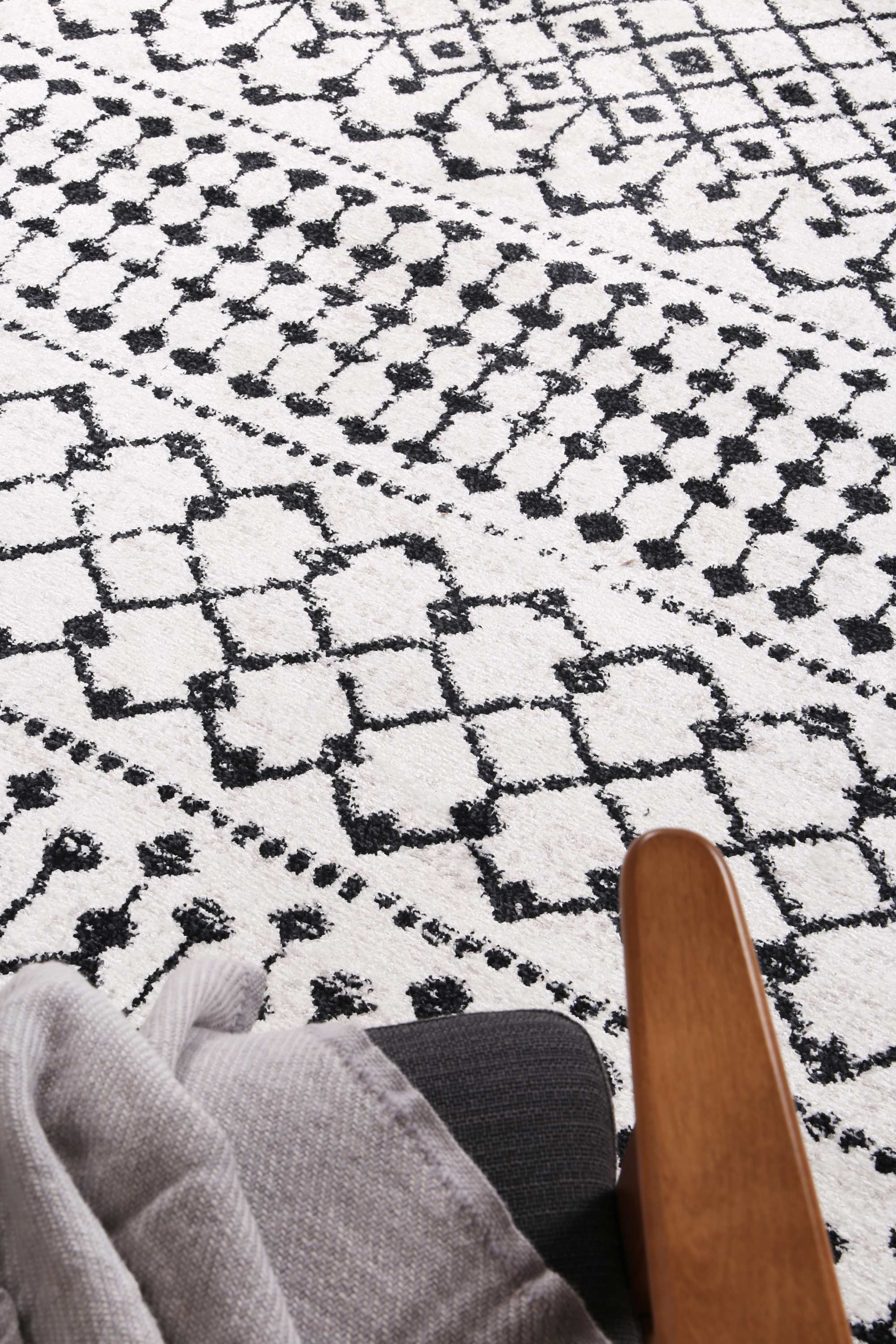 Stylish Ermina Tribal Black and White Polypropylene Rug for Modern Décor