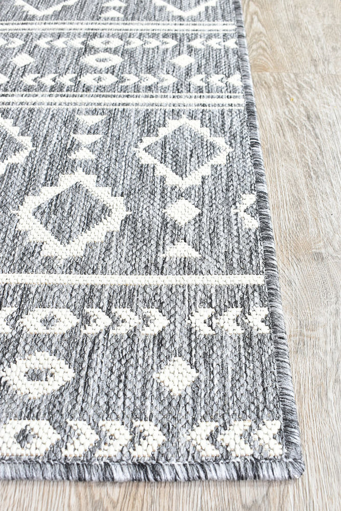 Hot Deal: Alaska Grey Cream Washable Rug