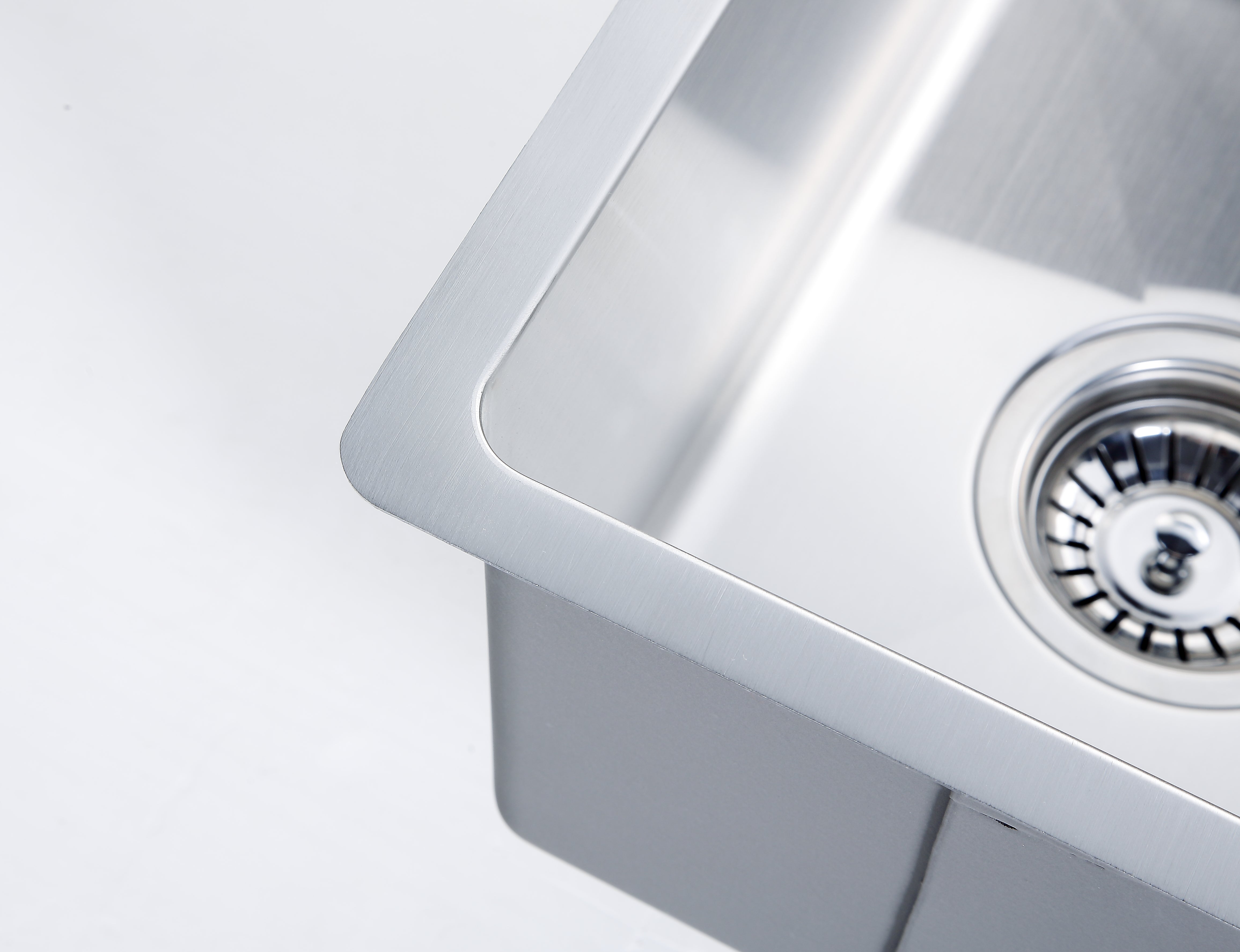 High - Quality Handmade POS 304 Stainless Steel Kitchen Sink in Multiple Sizes
