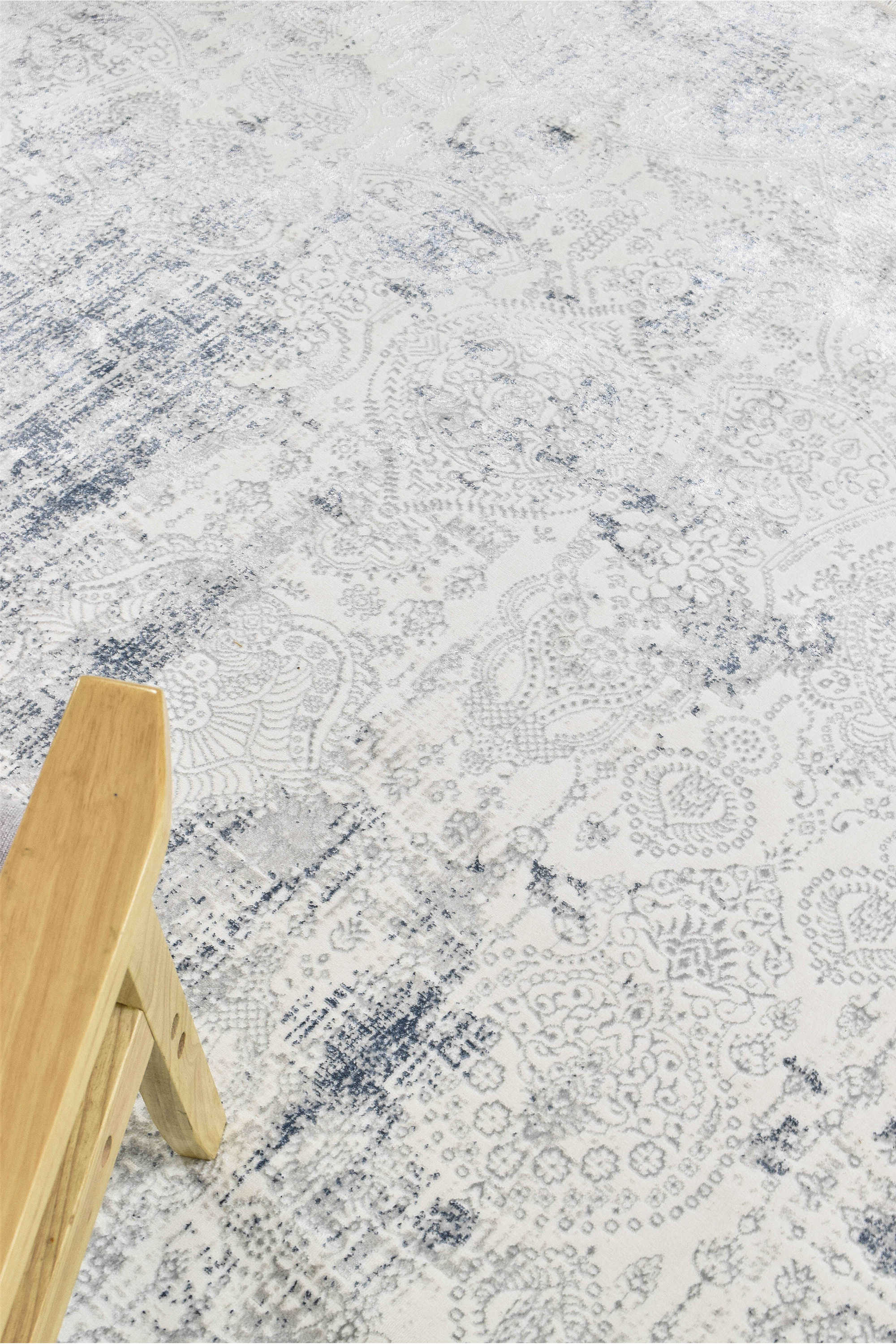 Harmonia 27084A Soft White Belle Rug with Silky Sheen