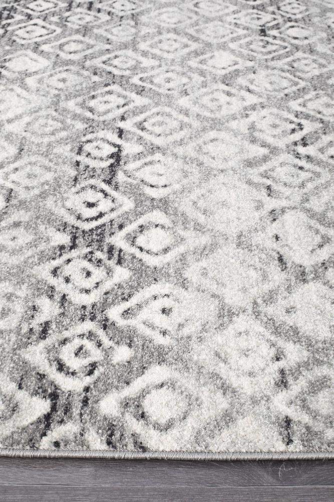 Oasis Zakira Dark Grey Tribal-Style Polypropylene Rug with 10mm Pile