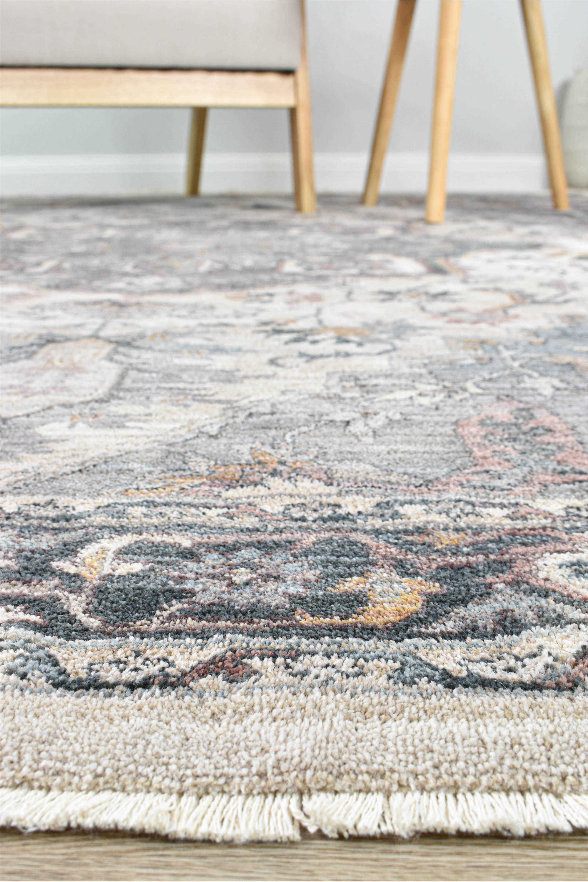 Luxurious Turkish Novara 0D412A Aurelia Rug in Soft Pink